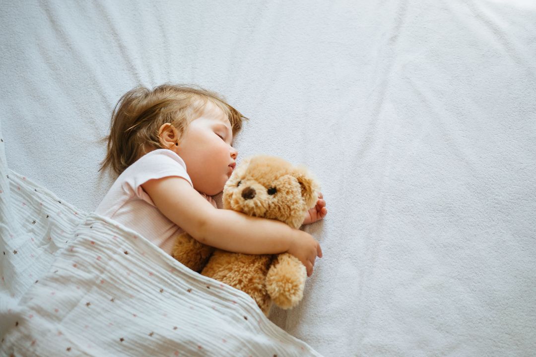 When Can Your Baby Sleep with a Stuffed Animal